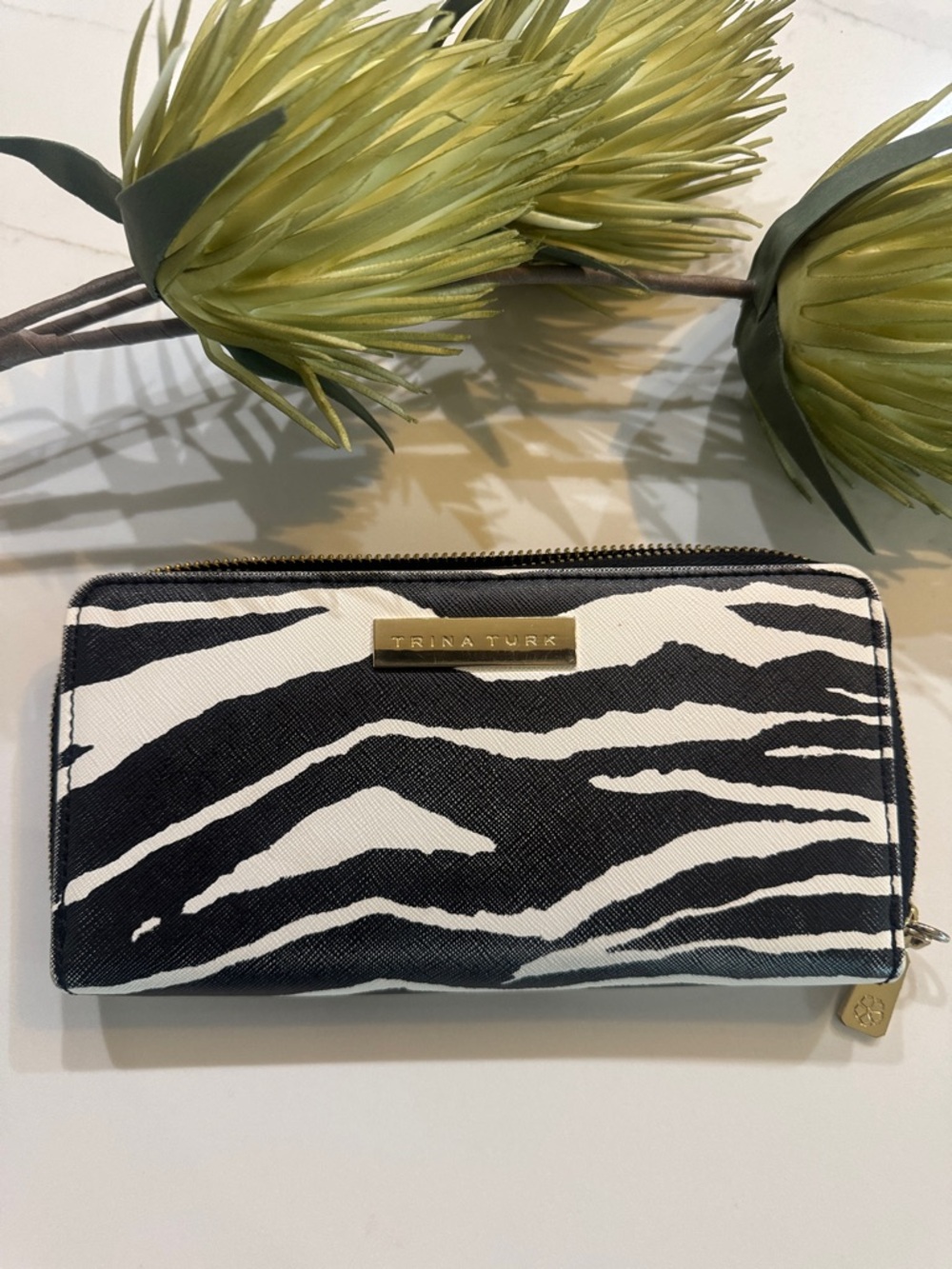 NEW🌟🦋Trina Turk Black & White Zebra-Print Zip Wallet with Gold Plaque